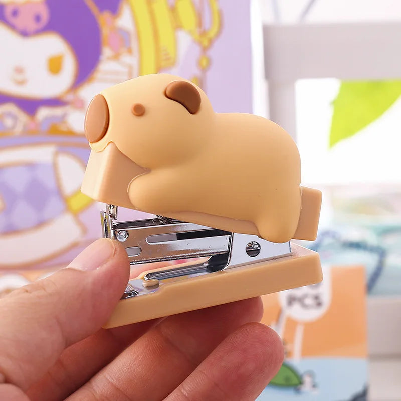 Conjunto 1Pcs Mini Grampeador 3D de Capivara com Grampos - Ferramentas de Encadernação, Material Escolar e de Escritório, Estilo de Cartoon.